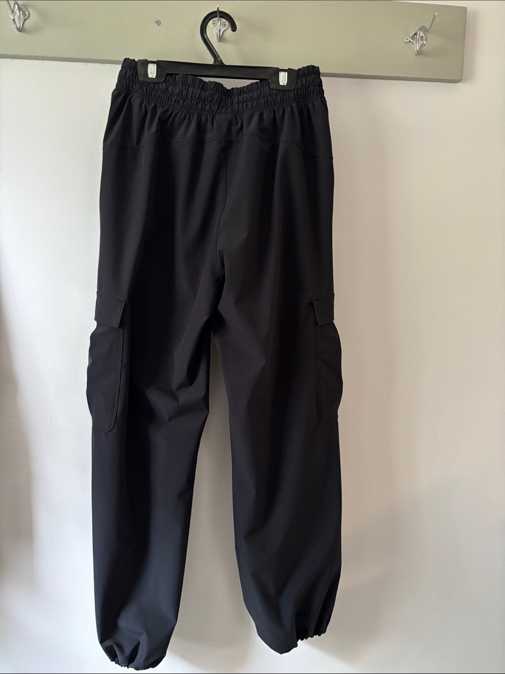 Under Armour Women’s Black Cargo Training Pants - Picture 5 of 6